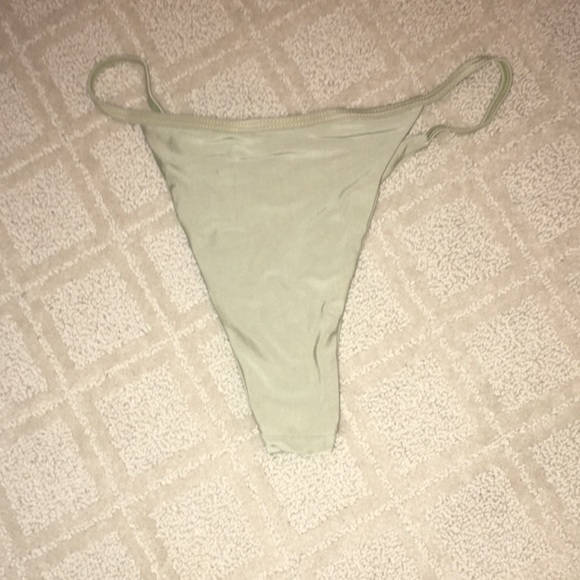 Bikini - Picture 5 of 5